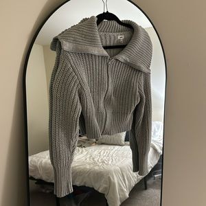 Size medium Arie crop zip up sweater